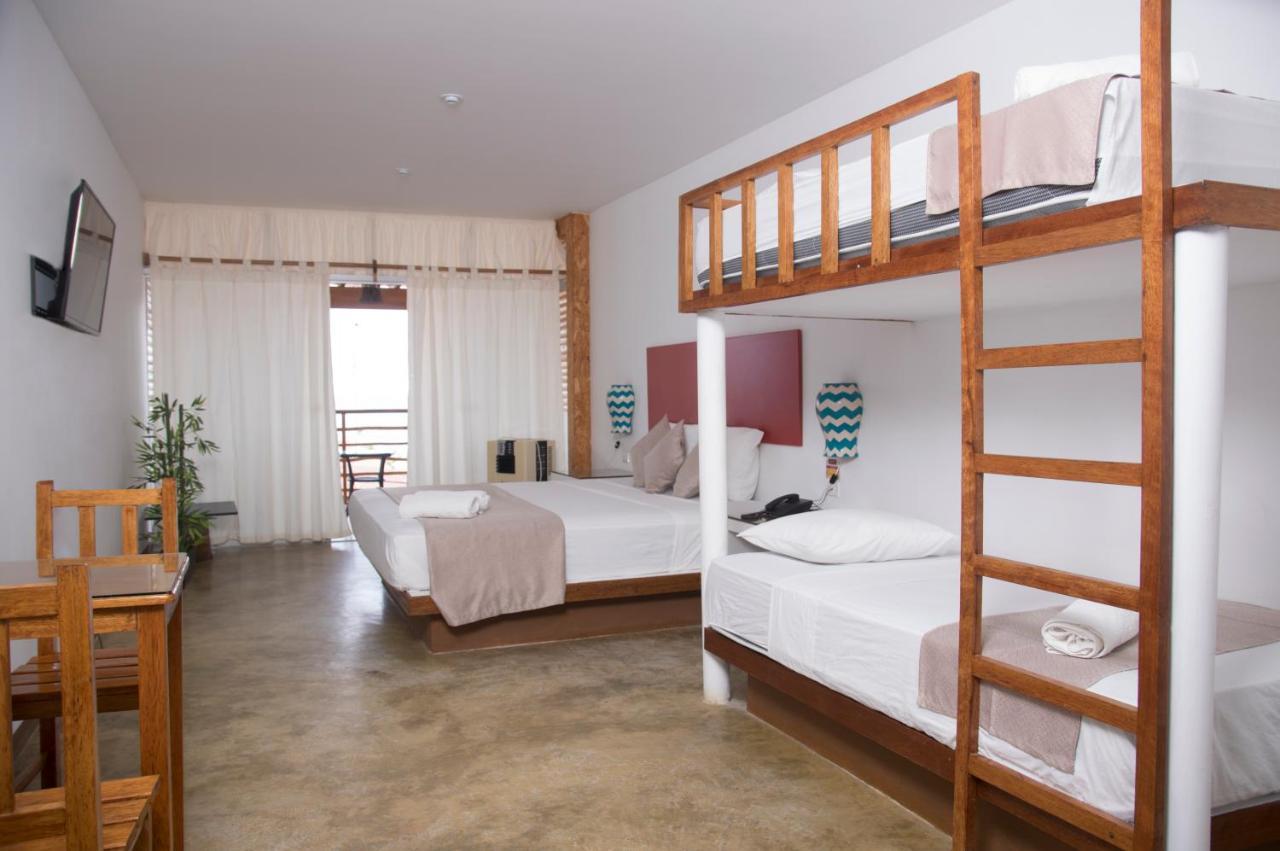 Akas Hotel Apartamentos Canoas de Punta Sal Buitenkant foto