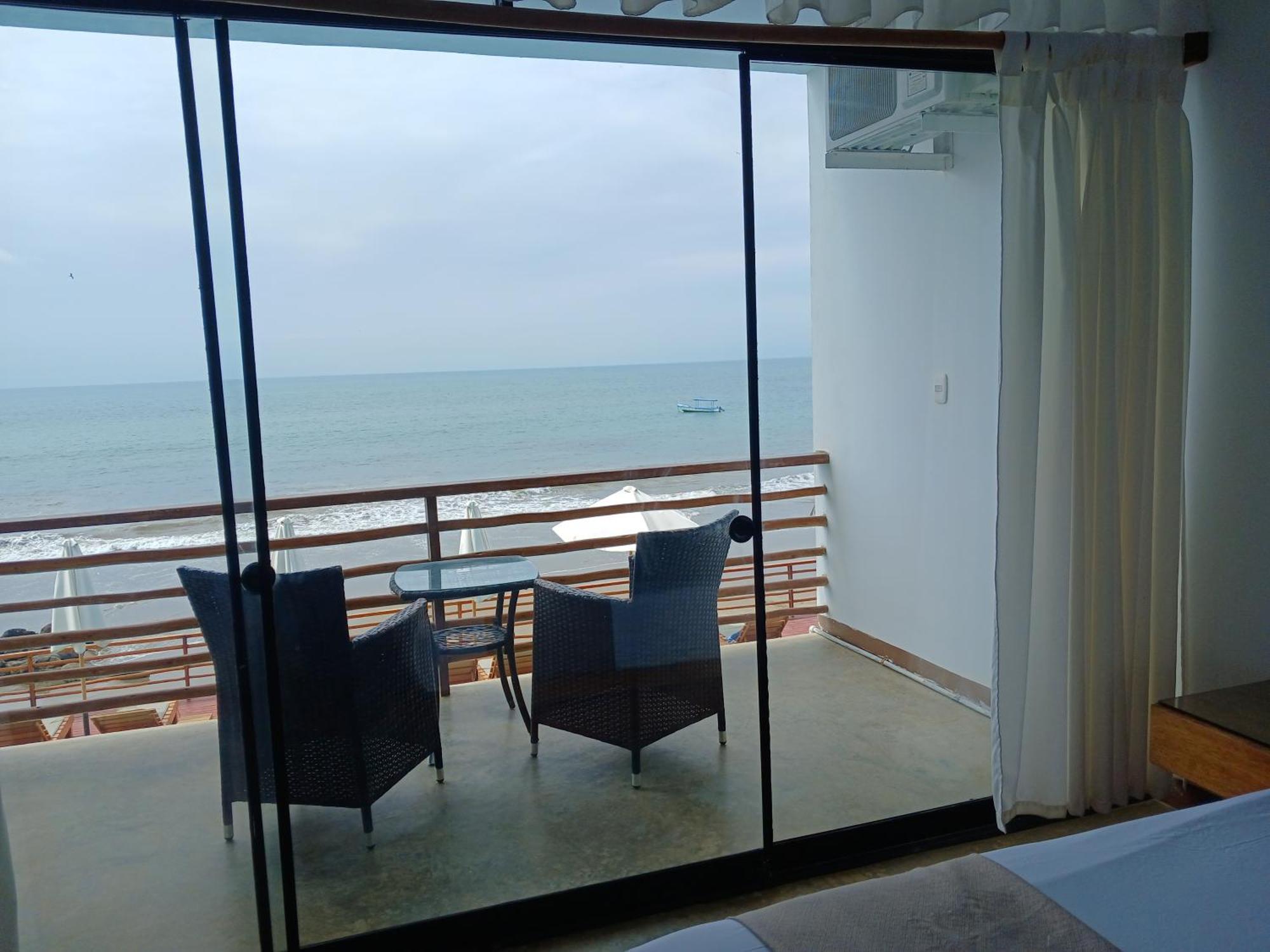 Akas Hotel Apartamentos Canoas de Punta Sal Buitenkant foto
