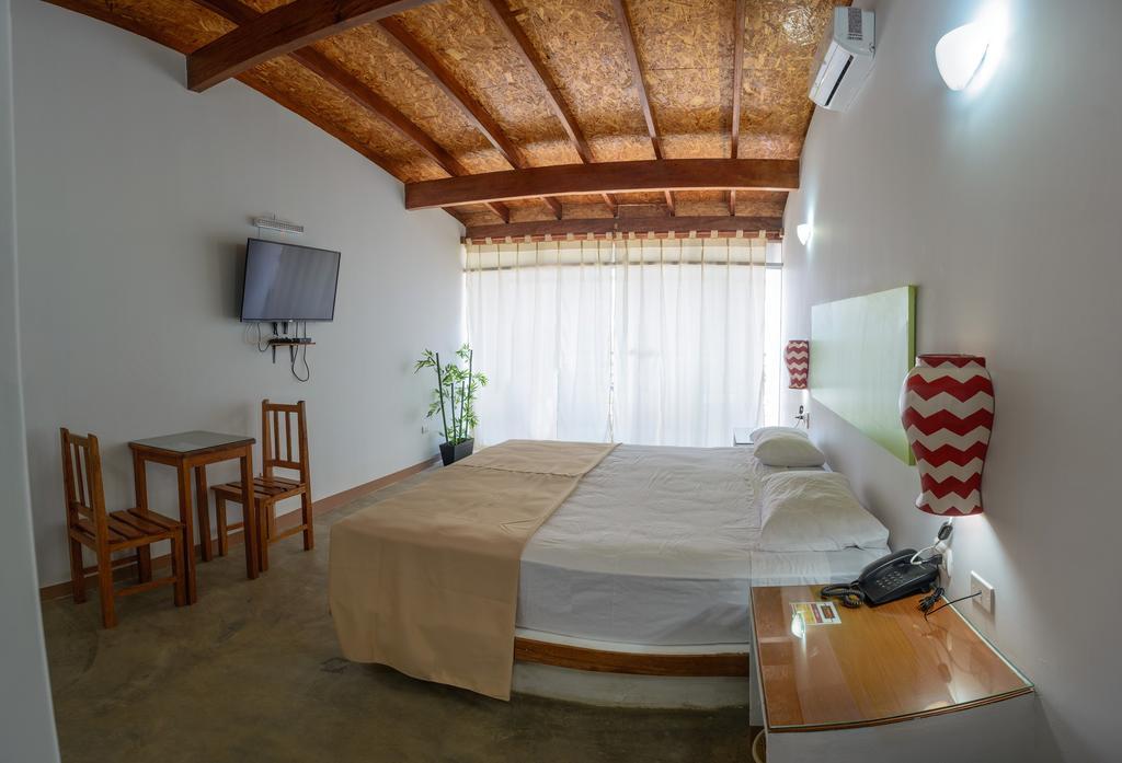 Akas Hotel Apartamentos Canoas de Punta Sal Buitenkant foto