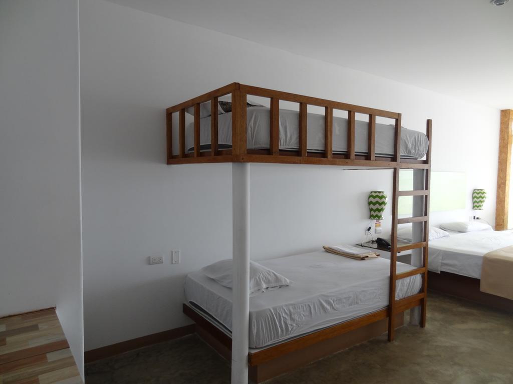 Akas Hotel Apartamentos Canoas de Punta Sal Buitenkant foto