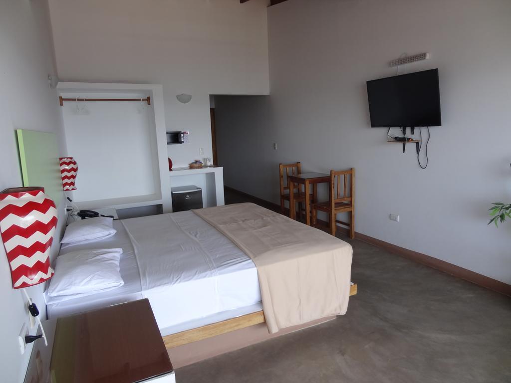 Akas Hotel Apartamentos Canoas de Punta Sal Buitenkant foto