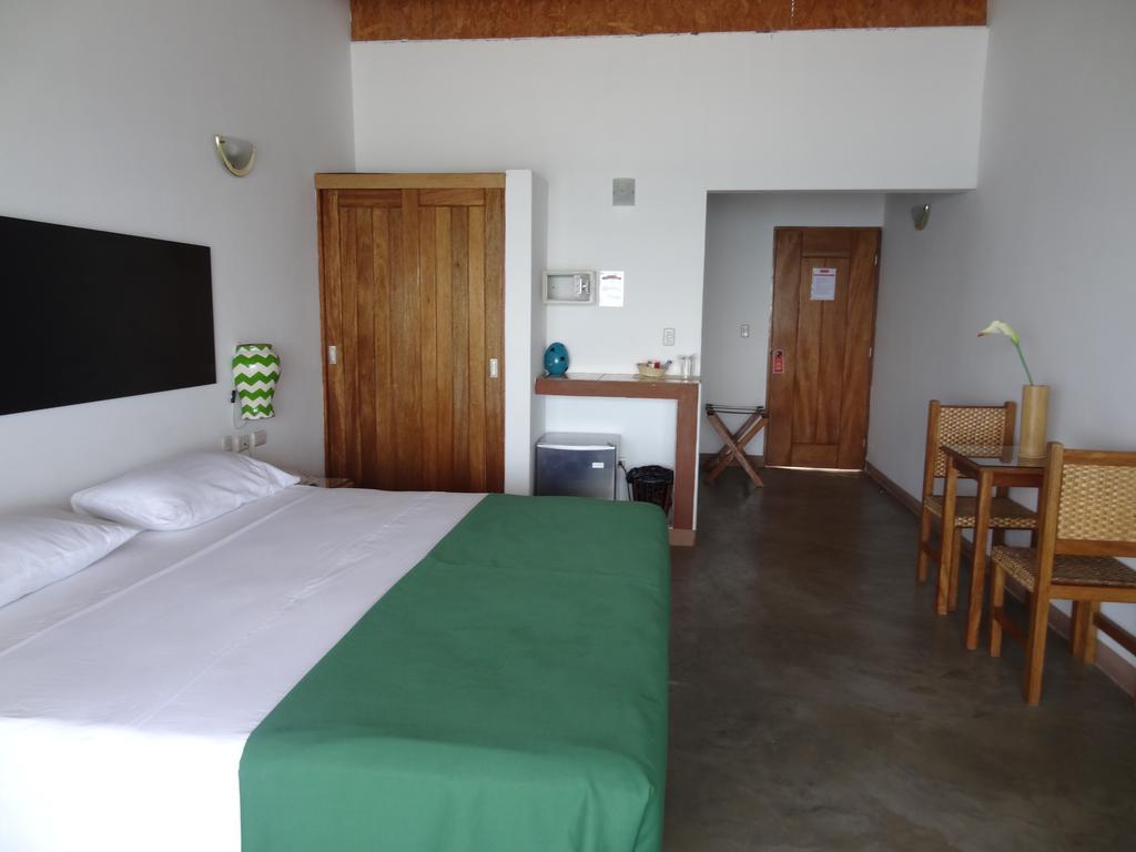 Akas Hotel Apartamentos Canoas de Punta Sal Buitenkant foto