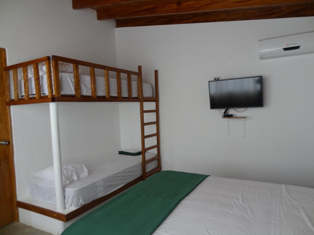 Akas Hotel Apartamentos Canoas de Punta Sal Buitenkant foto